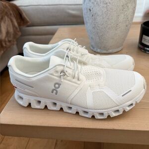 Women's On Cloud 5, All White, 9.5 B Medium
9.5 / Medium